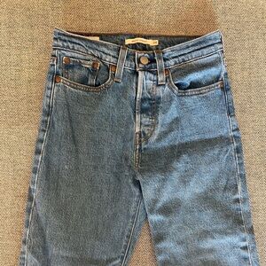 levi’s wedgie straight denim jeans || blue